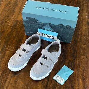 NWT Toms Doheny Drizzle Gray Canvas Velcro Sneakers Youth 4.5